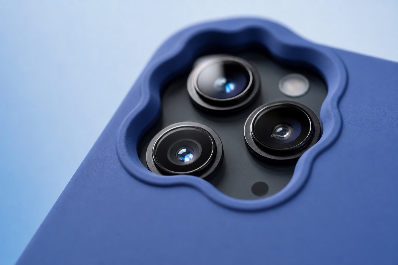 The wavy camera surround