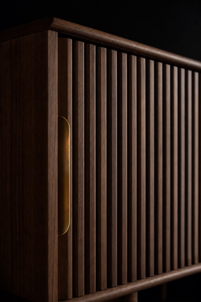 Fluted walnut and brass pull