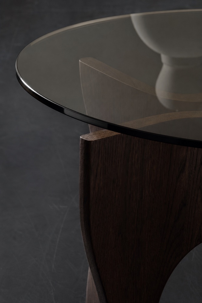 Smoked glass edge over oak